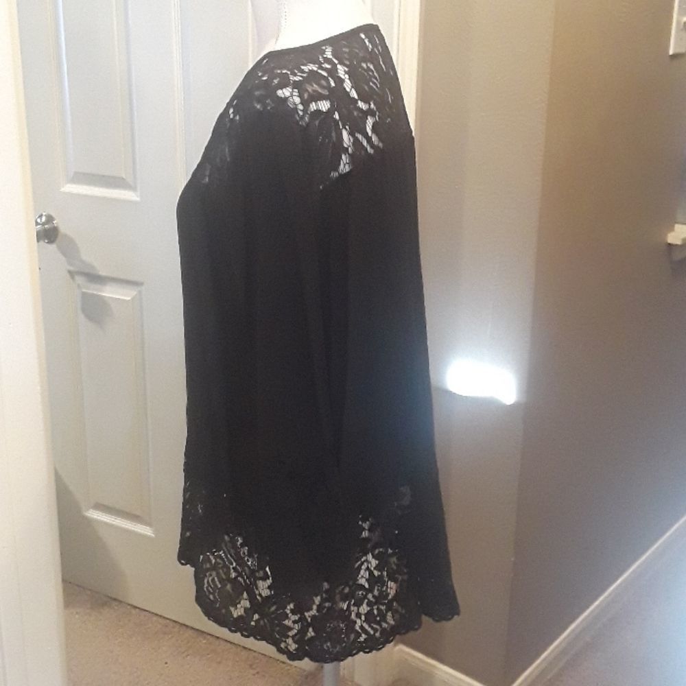 Soft & Feminine Black Lacey V-Neck Top Size Medium - Picture 6 of 8